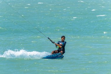 Barra Grande, Brezilya - 22 Ocak 2026: Brezilya 'nın kuzeydoğusundaki Piaui sahilindeki Barra Grande plajında uçurtma sörfü.