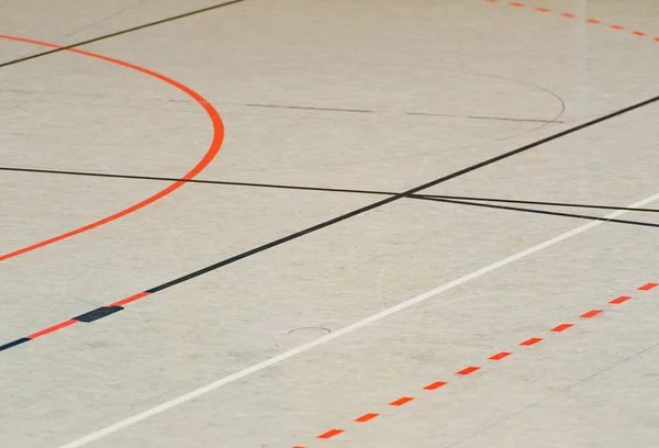 Basketballhallenboden in einer Turnhalle — Stockfoto