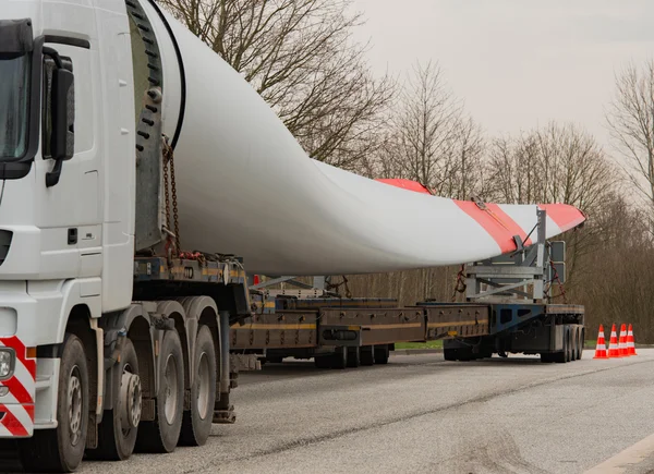 Zwaar transport Wind turbine vervoer — Stockfoto