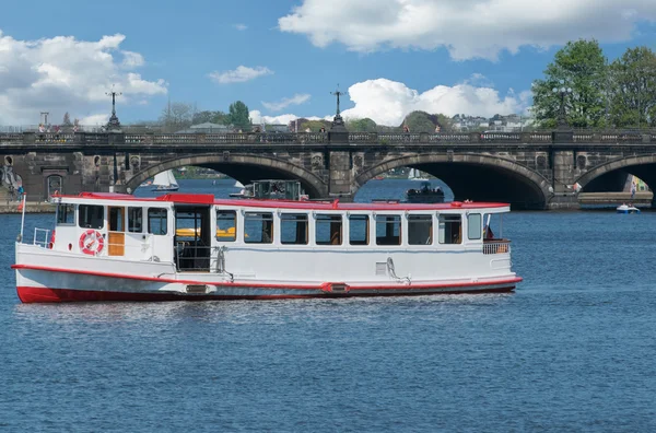 Boten op de alster in hamburg — Stockfoto