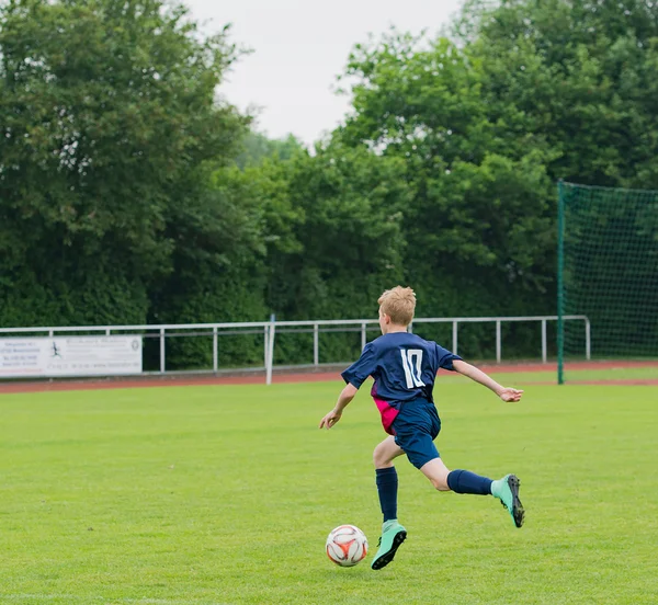 Junger Fußballer — Stockfoto