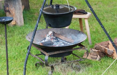 Bir ortaçağ festivalinde kampı ve tüccarlar standı