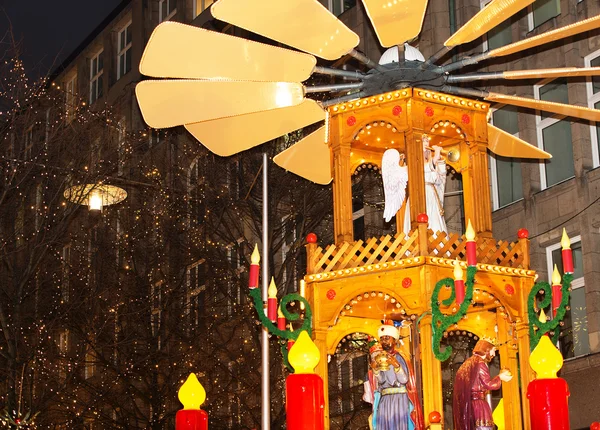 Lebkuchenherz, Süßwarenstand auf dem Hamburger Weihnachtsmarkt — Stockfoto