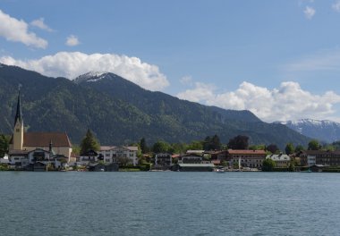 Tegernsee manzaraya bir güneşli 