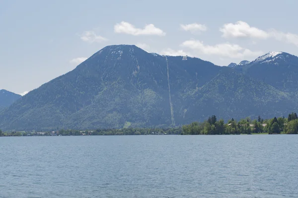 Tegernsee τοπίο σε μια ηλιόλουστη μέρα το καλοκαίρι — Φωτογραφία Αρχείου