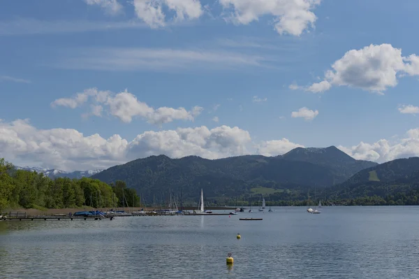 Tegernsee τοπίο σε μια ηλιόλουστη μέρα το καλοκαίρι — Φωτογραφία Αρχείου