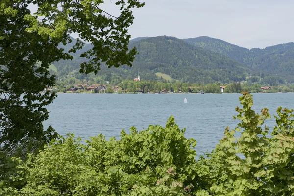 Tegernsee τοπίο σε ένα ηλιόλουστο — Φωτογραφία Αρχείου