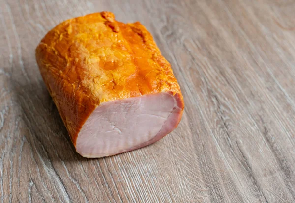 Zalm Geroosterd Varkensvlees Een Houten Tafel — Stockfoto