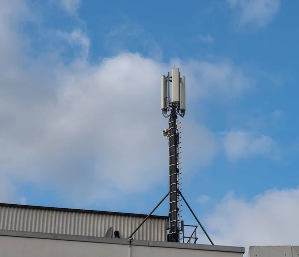 Radio Mast Directional Radio Mobile Phone Mast Antenna System Network — Stock Photo, Image