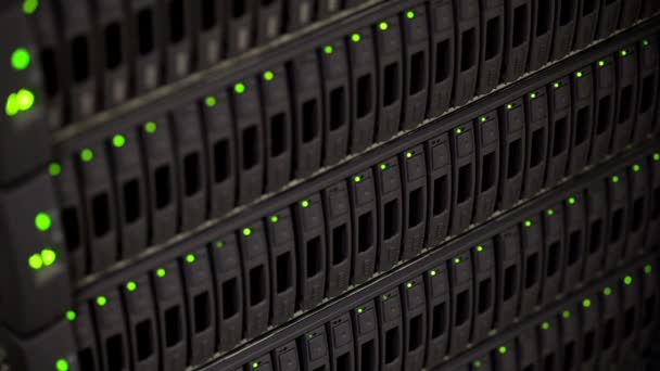 データセンターでのブレードエンクロージャのバックアップディスク Bldecenter Network Server Rack — ストック動画