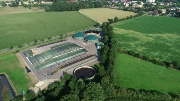 Biogasinstallatie Vanuit Het Perspectief Van Lucht Genomen Met Een Drone — Stockvideo