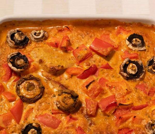 Schweineschnitzel Tomatensauce Mit Paprika Und Pilzen — Stockfoto