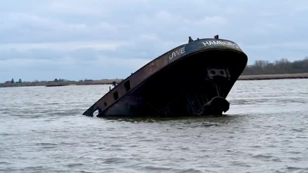 福克兰斯泰纳号在汉堡附近的易北河上失事 — 图库视频影像
