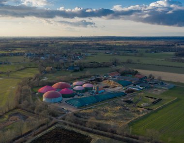 Hava perspektifinden insansız hava aracı ile alınan biyogaz santrali.