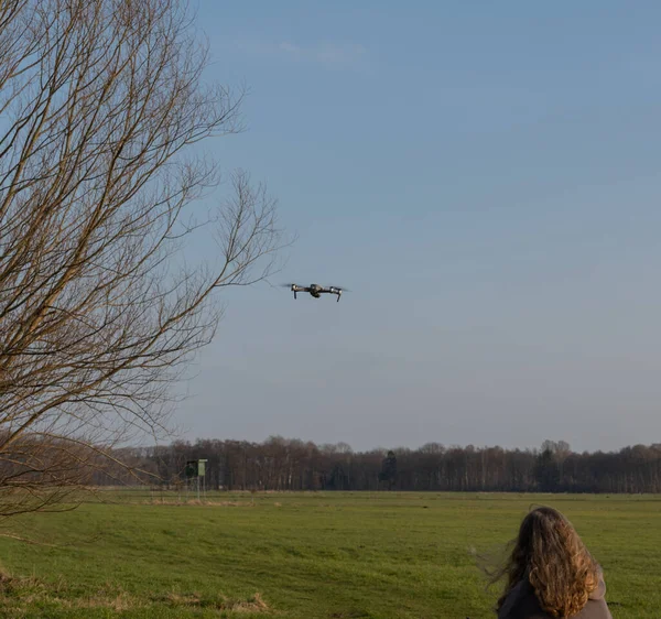 Dji Mavic Pro Drone Van Dji Vliegt Een Groene Weide — Stockfoto