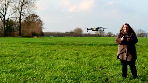 Dji Mavic Pro Drone Van Dji Wordt Gevlogen Een Groene — Stockvideo