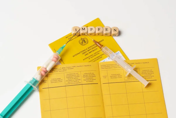 Word Vaccination Disposable Syringe German Vaccination Book — Stock Photo, Image