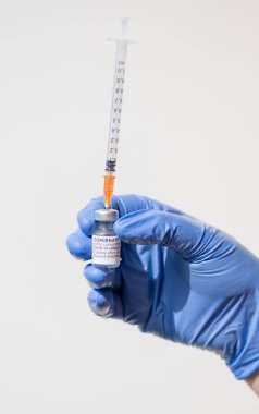 BioNTech 'ten COVID-19 mRNA COMIRNATY aşı kutusu