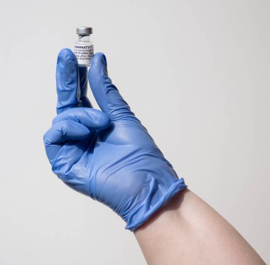 BioNTech 'ten COVID-19 mRNA COMIRNATY aşı kutusu