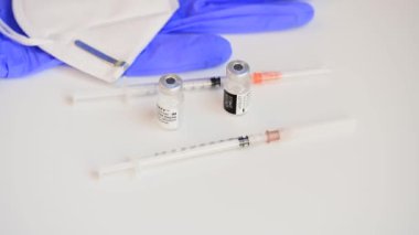 BioNTech 'ten COVID-19 mRNA COMIRNATY aşı kutusu