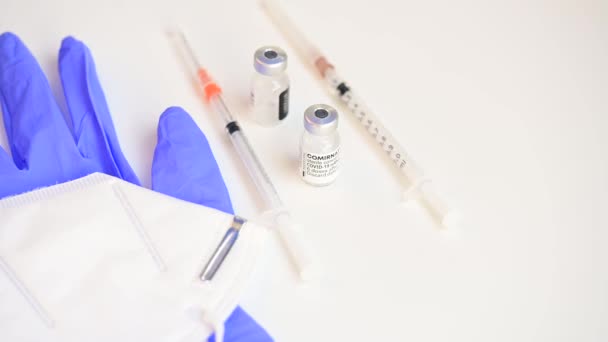 Caja Vacunas Con Vacuna Covid Mrna Comirnaty Biontech — Vídeos de Stock