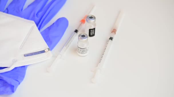 Scatola Vaccino Con Vaccino Covid Mrna Comirnaty Biontech — Video Stock