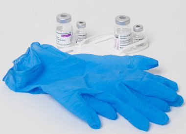 Aşı kutusu COVID-19 mRNA COMIRNATY BioNTech ve AstraZeneca