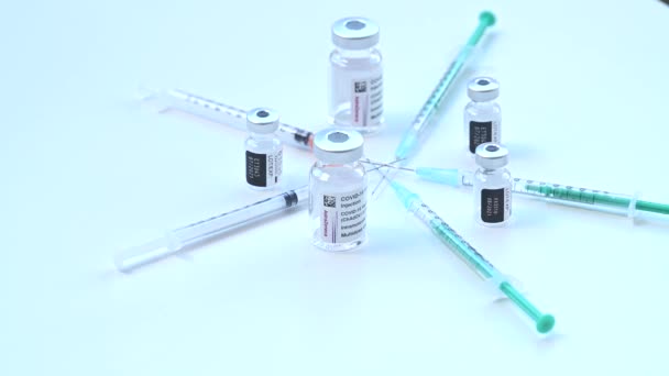 Boîte Vaccins Avec Vaccin Covid Mrna Comirnaty Biontech Astrazeneca — Video