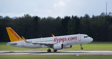 Pegasus şirketi - Hamburg Havaalanı Pisti 'nden kalkan uçak - Hamburg Havaalanı