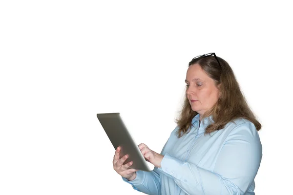 Ženy hledají informace s tabletem — Stock fotografie