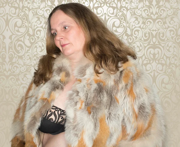 Beautiful woman with fur coat posing in front of camera — Stock Photo, Image