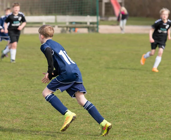 Ung fotbollsspelare — Stockfoto