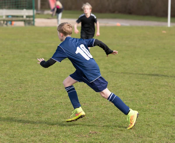 Junger Fußballspieler — Stockfoto