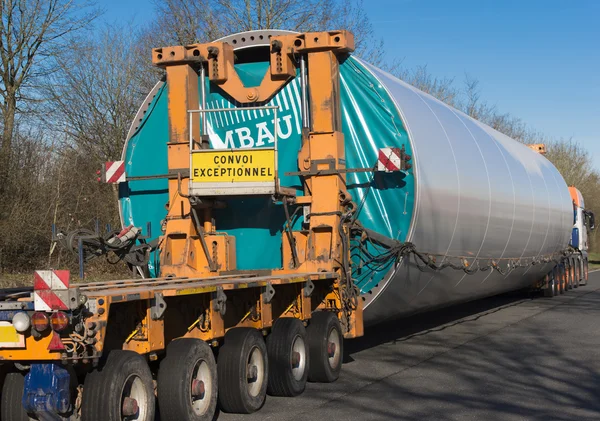 Transporte pesado Transporte de turbinas eólicas — Foto de Stock