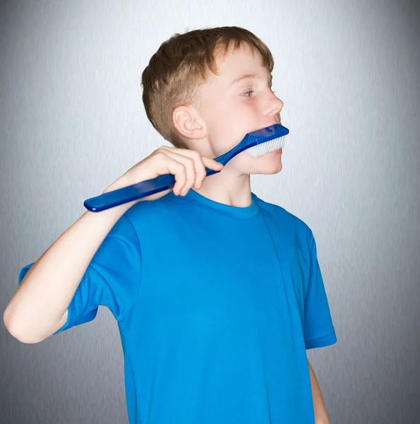 Niños cepillando dientes — Foto de Stock