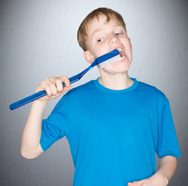 Spazzolatura denti bambino — Foto Stock