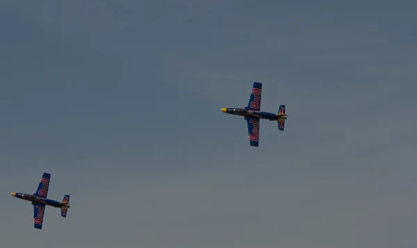 Red Bull távoli repülőgépek légi Show — Stock Fotó
