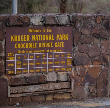 Kruger Ulusal Parkı 'ndaki Timsah Köprüsü Kapısı girişinde.