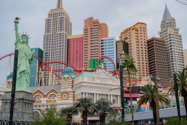 Las Vegas, Nevada, 15 Kasım 2025 New York Las Vegas 'ta temalı bir oteldir..