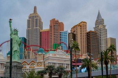 Las Vegas, Nevada, 15 Kasım 2025 New York Las Vegas 'ta temalı bir oteldir..