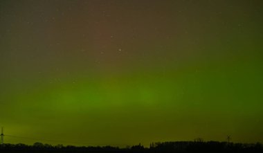 Kuzey Almanya 'da gökyüzünde kuzey ışıkları - Holstein