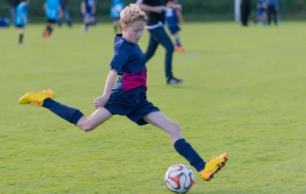 Junger Fußballer — Stockfoto