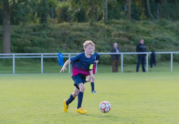 Jucător de fotbal tânăr — Fotografie, imagine de stoc