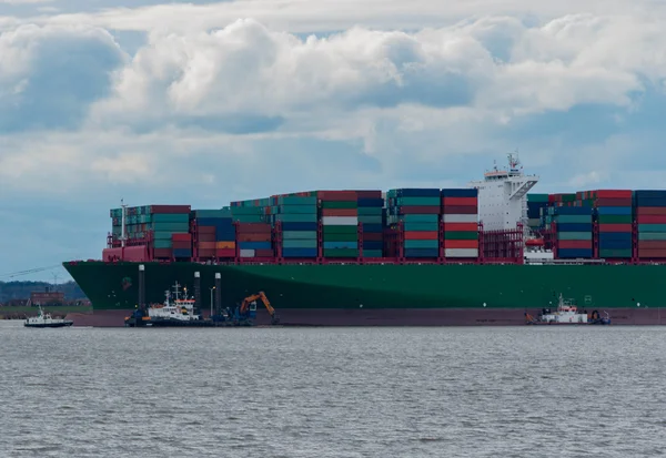 Container ship run agroundon — Stock Photo, Image