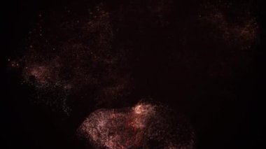 Siyah arkaplanda kırmızı toz patlaması.