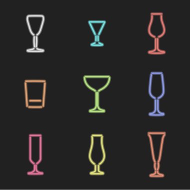 Neon ışık renkleri çeşitli alkol gözlük ayarla