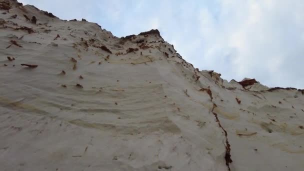 Bergen Zand Die Afbrokkelen Van Wind Witte Rode Zandbergen Steengroeve — Stockvideo