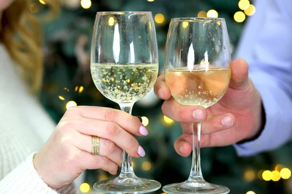 Frohes Neues Jahr Banner Mit Zwei Gläsern Champagner Den Händen — Stockfoto