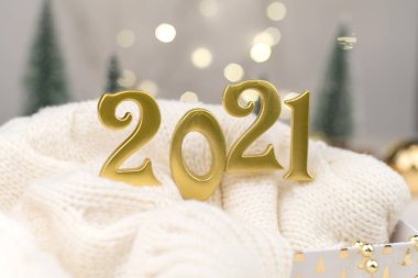 Altın Bokeh geçmişi üzerine 2021 numara. Yeni yıl havası, Noel, tebrik kartı, yeni yıl geçmişi..