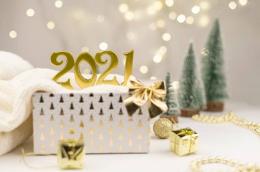 Altın Bokeh geçmişi üzerine 2021 numara. Yeni yıl havası, Noel, tebrik kartı, yeni yıl geçmişi..